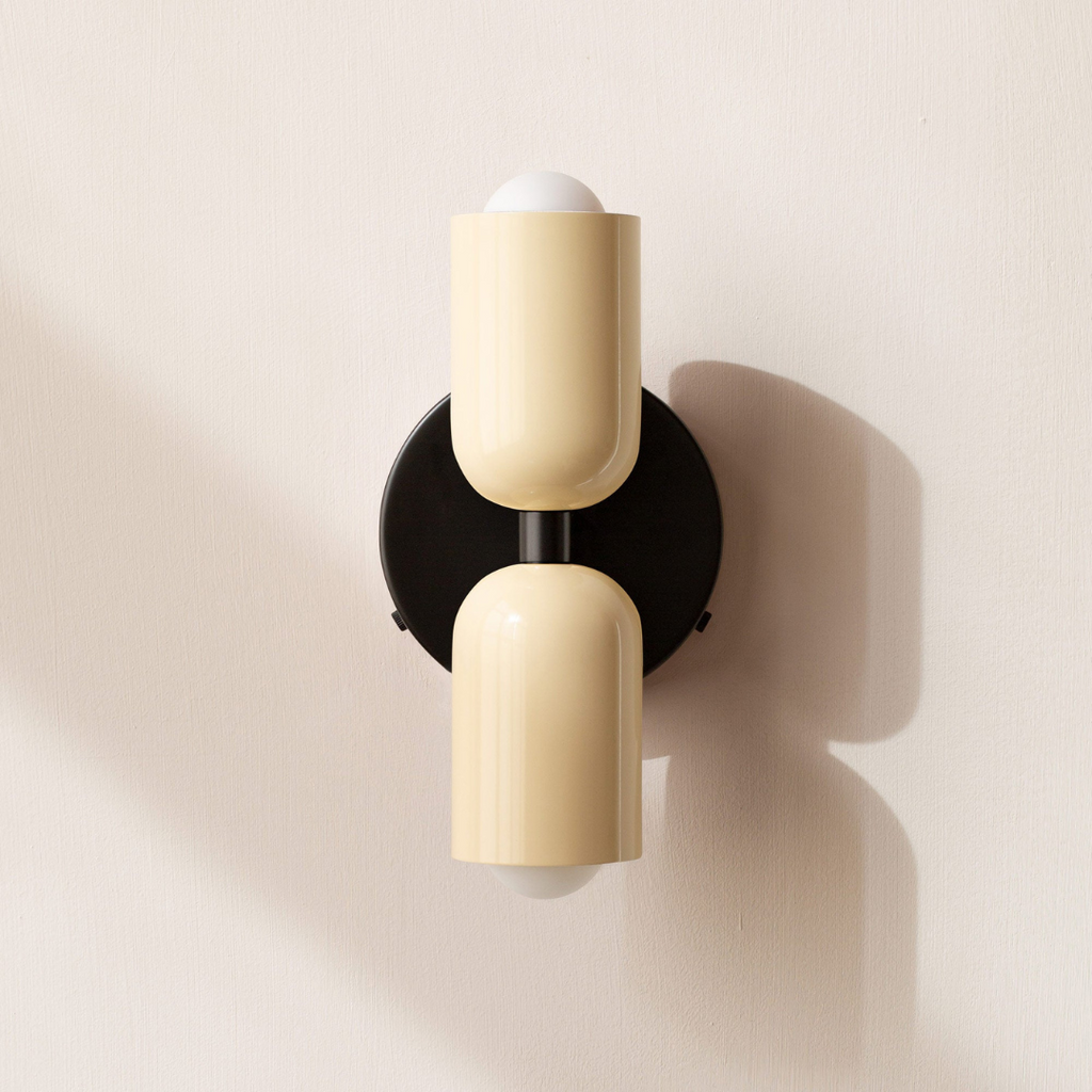 Applique murale moderne du milieu du siècle à deux lumières — Design cylindrique en métal coloré