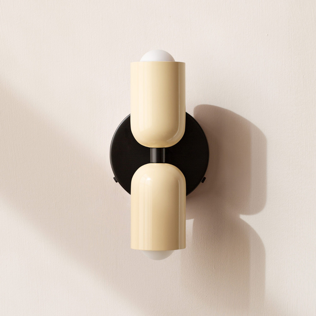 Applique murale moderne du milieu du siècle à deux lumières — Design cylindrique en métal coloré