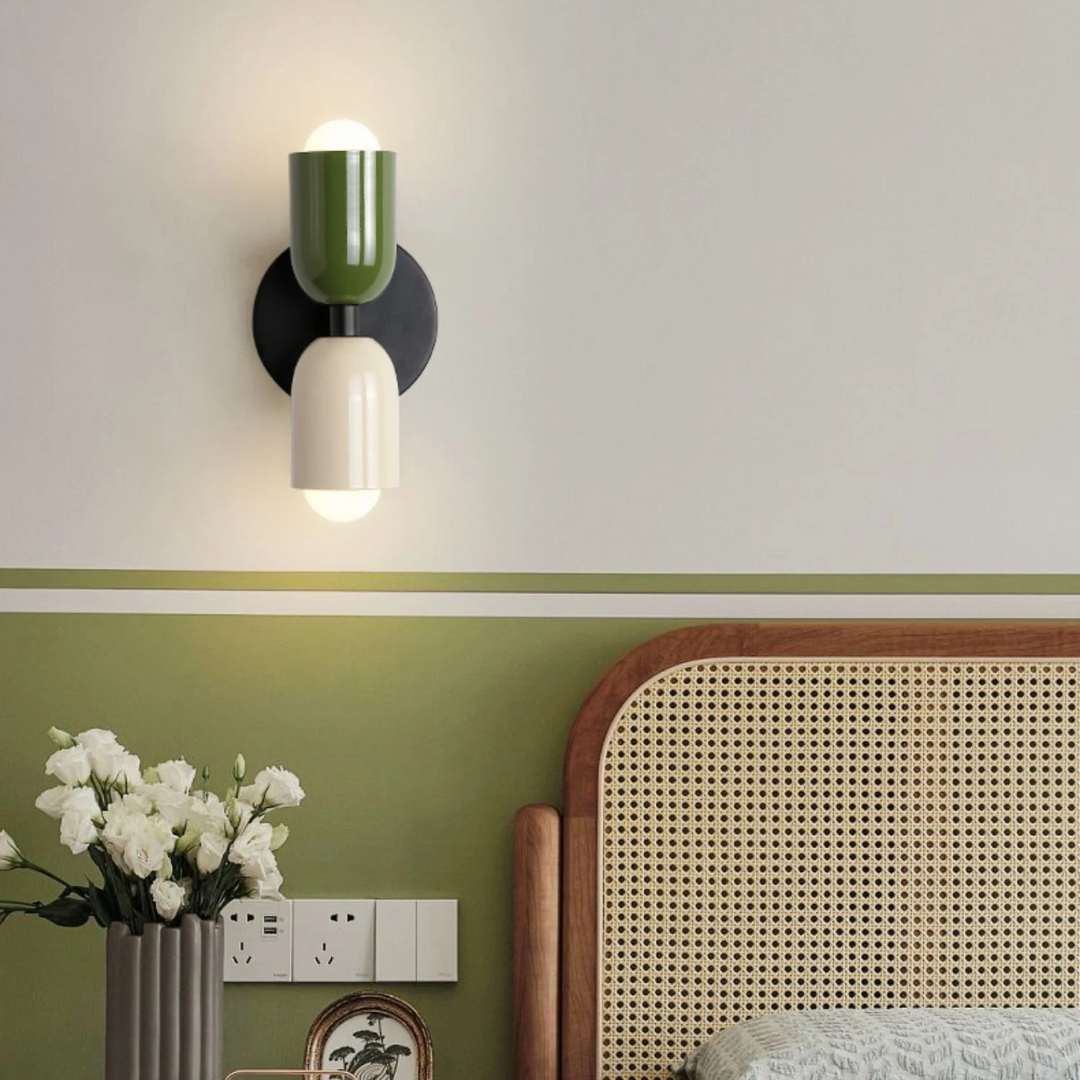 Applique murale moderne du milieu du siècle à deux lumières — Design cylindrique en métal coloré