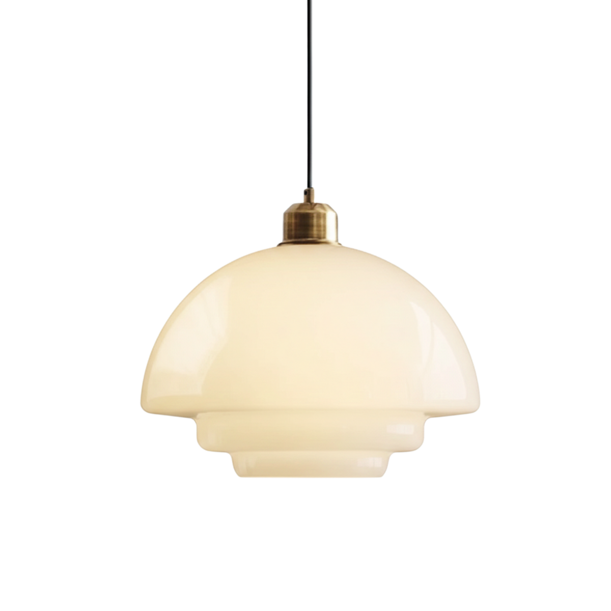 Taklampa i mid-century-stil – vit opalglasskärm, mässingsdetaljer