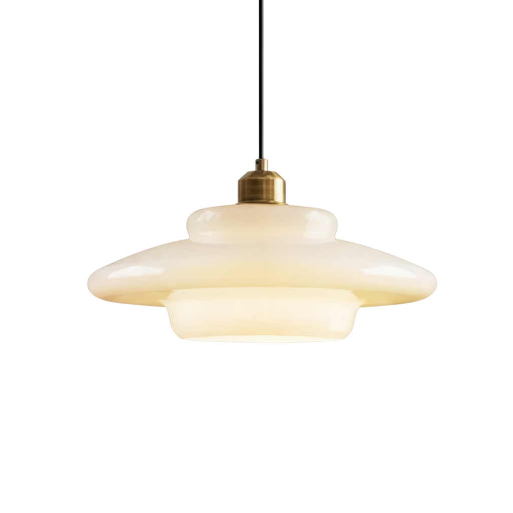 Taklampa i mid-century-stil – vit opalglasskärm, mässingsdetaljer