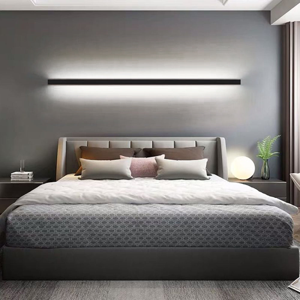 Minimalistische lineare LED-Wandleuchte - Metallstab in Gold, Schwarz und Weiß