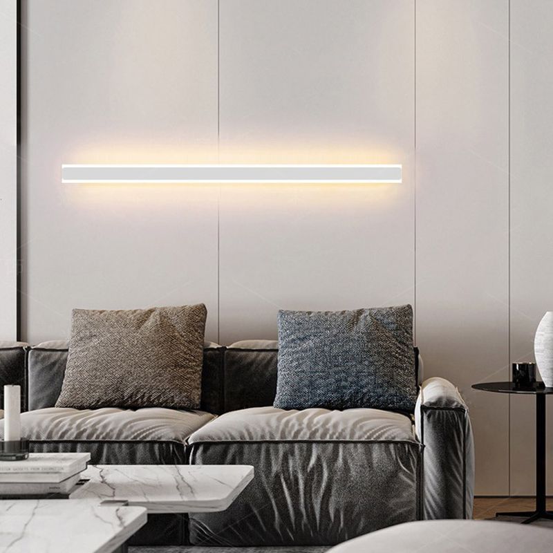Minimalistische lineare LED-Wandleuchte - Metallstab in Gold, Schwarz und Weiß