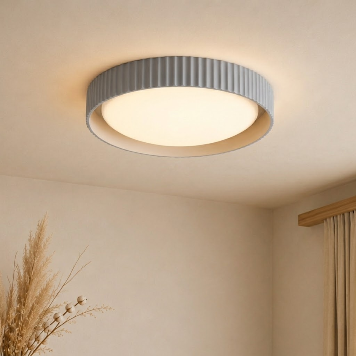 Kulaté žebrované stropní svítidlo z pryskyřice — minimalistický design pro montáž přímo na strop