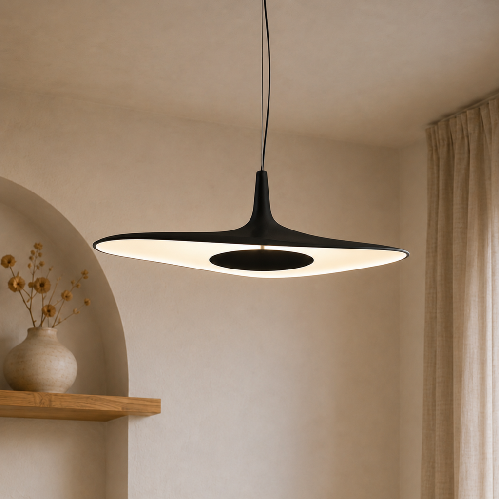 Moderne minimalistisk pendellampe til loftet — uregelmæssigt bølget skivedesign