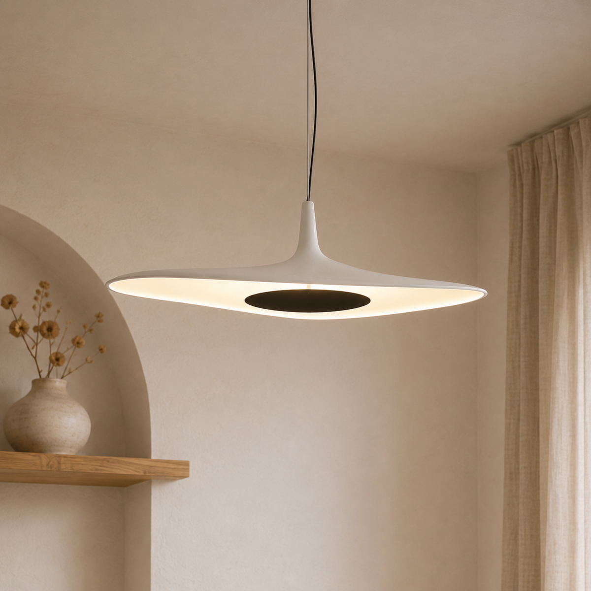 Moderne minimalistisk pendellampe til loftet — uregelmæssigt bølget skivedesign