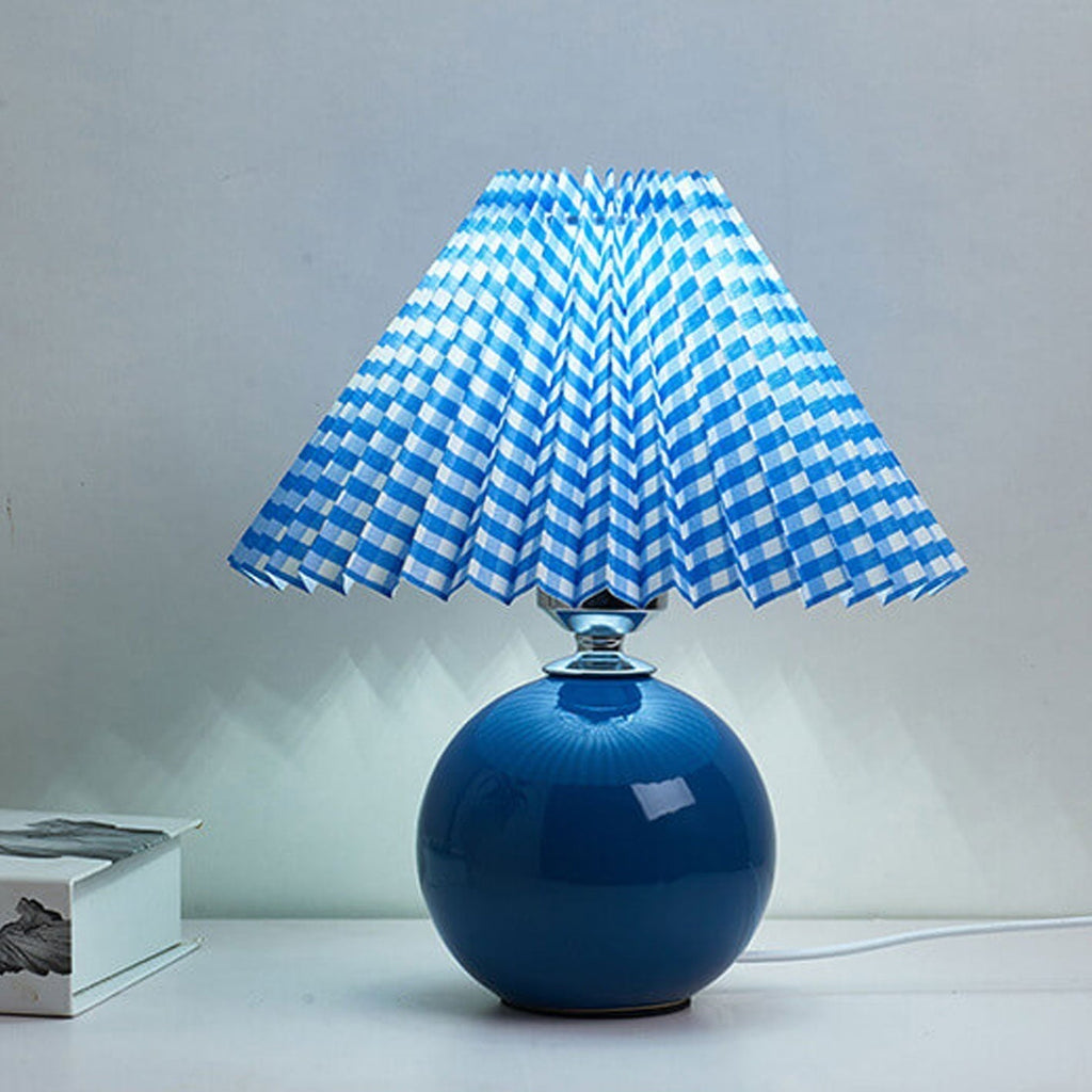 Lampe de table nordique en céramique — base sphérique, abat-jour plissé festonné