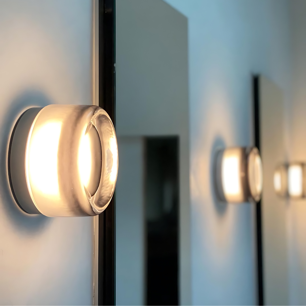 LED-es fali lámpa — északi stílusú, gödröcskés akrilbúra borostyánszürke vagy fehér színben