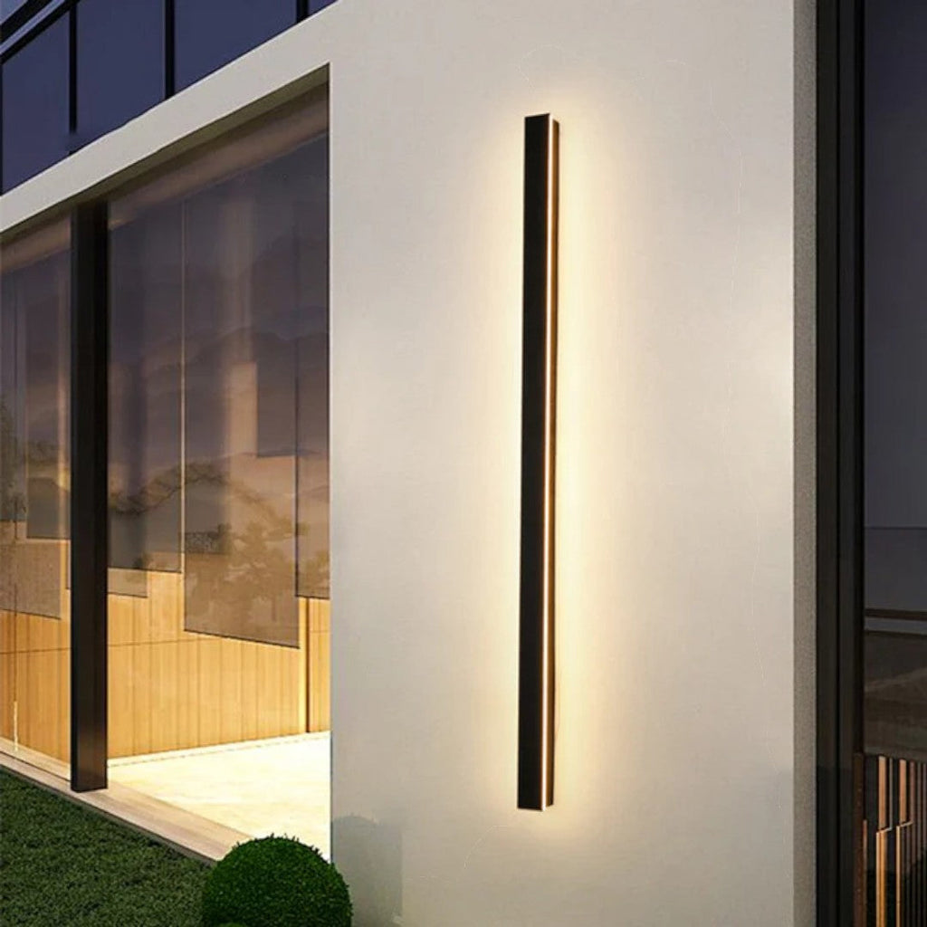 LED-vägglampa — aktiveras av rörelsesensor, vädertålig konstruktion