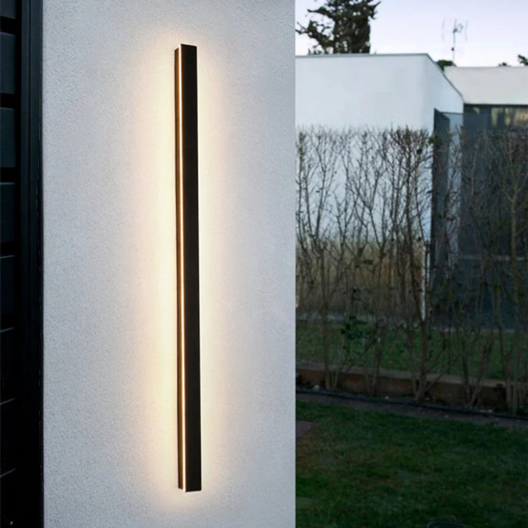 LED-vägglampa — aktiveras av rörelsesensor, vädertålig konstruktion