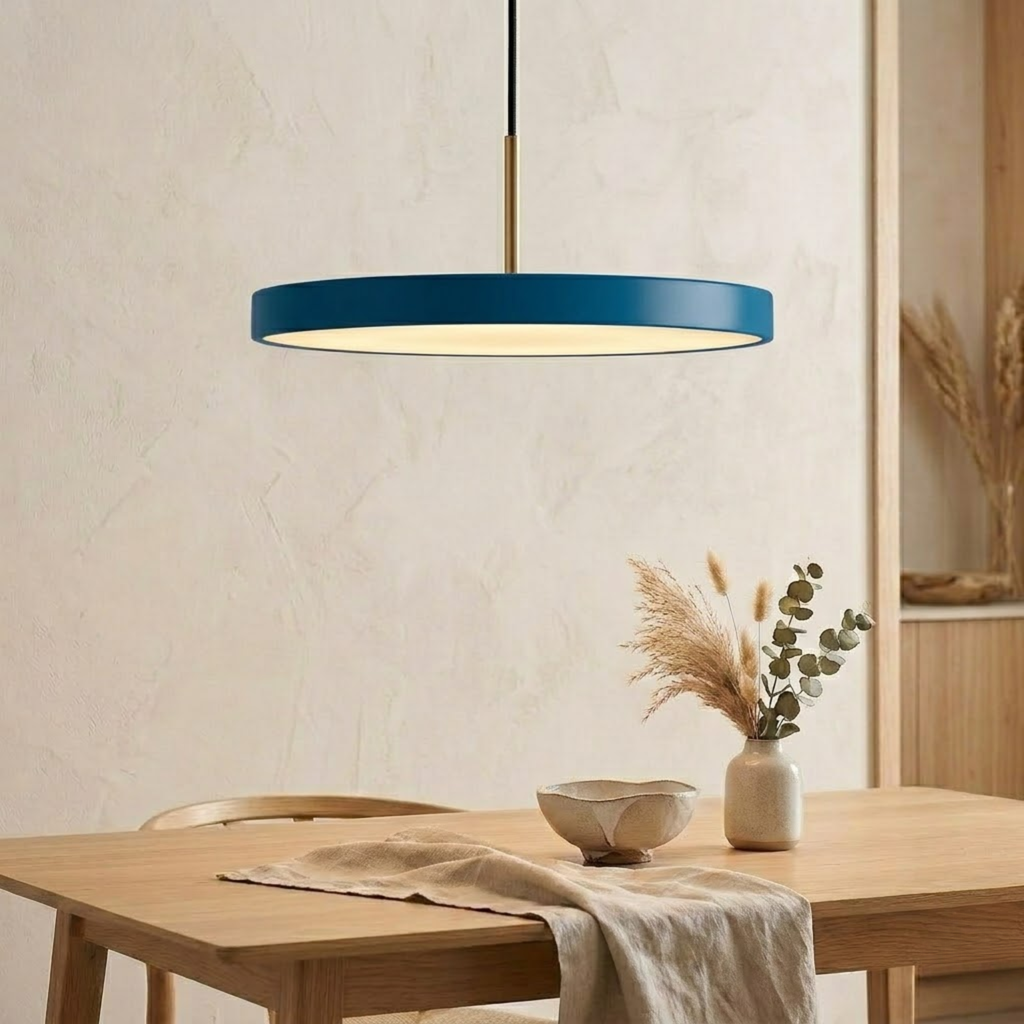 Suspension LED rétro à disque fin — partie supérieure en laiton poli, design plat minimaliste