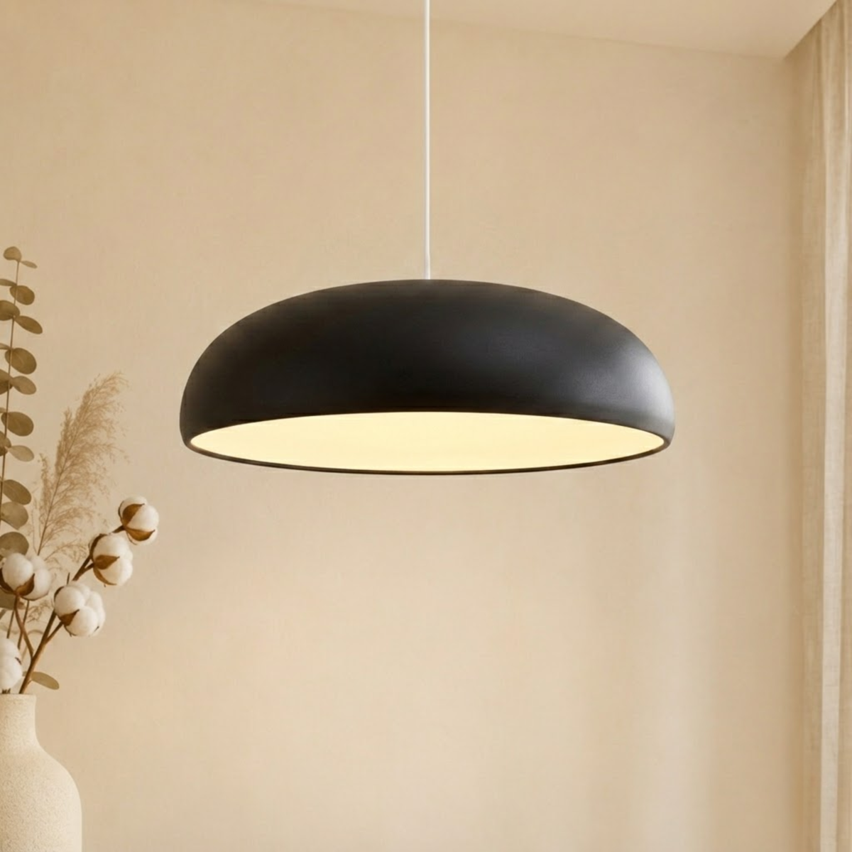 Lampă suspendată tip dom din aluminiu, minimalistă scandinavă — finisaj mat, bază deschisă