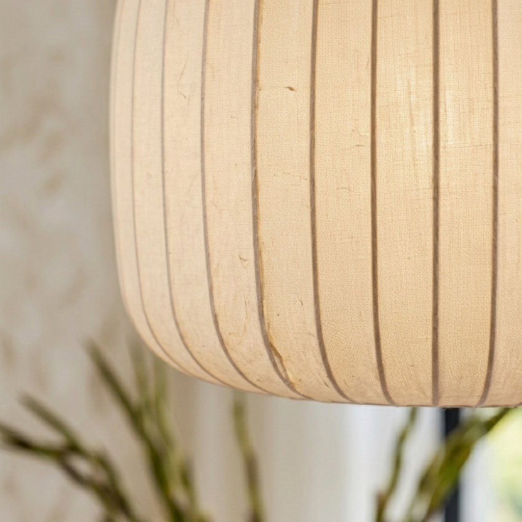 Scandi plissert stoffpendellampe — metallramme, integrert LED