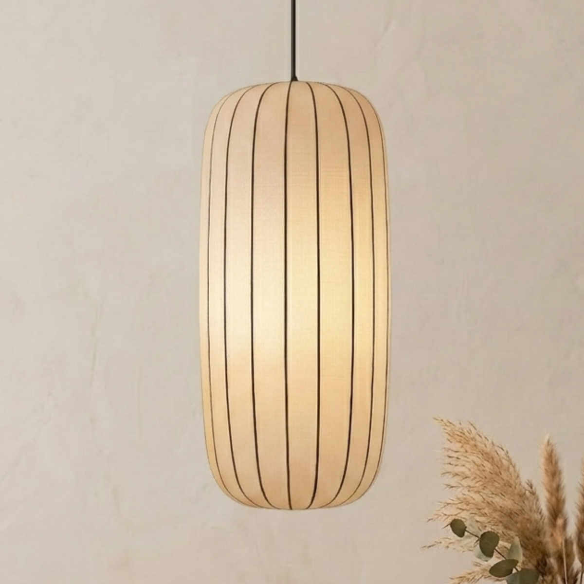 Scandi plissert stoffpendellampe — metallramme, integrert LED