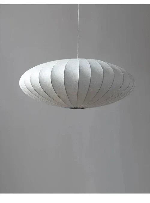 Kristallkrona med tygskärmar, elegant taklampa