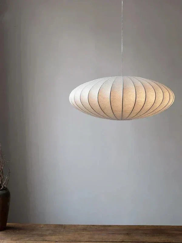 Kristallkrona med tygskärmar, elegant taklampa