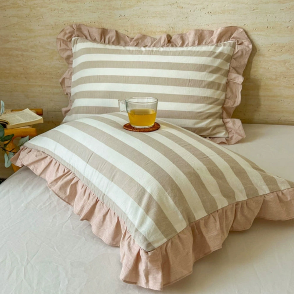Mikrofiberpudebetræk i queen-size — flæsekant, lynlås, vintage-striber