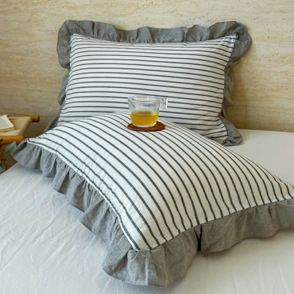 Mikrofiberpudebetræk i queen-size — flæsekant, lynlås, vintage-striber
