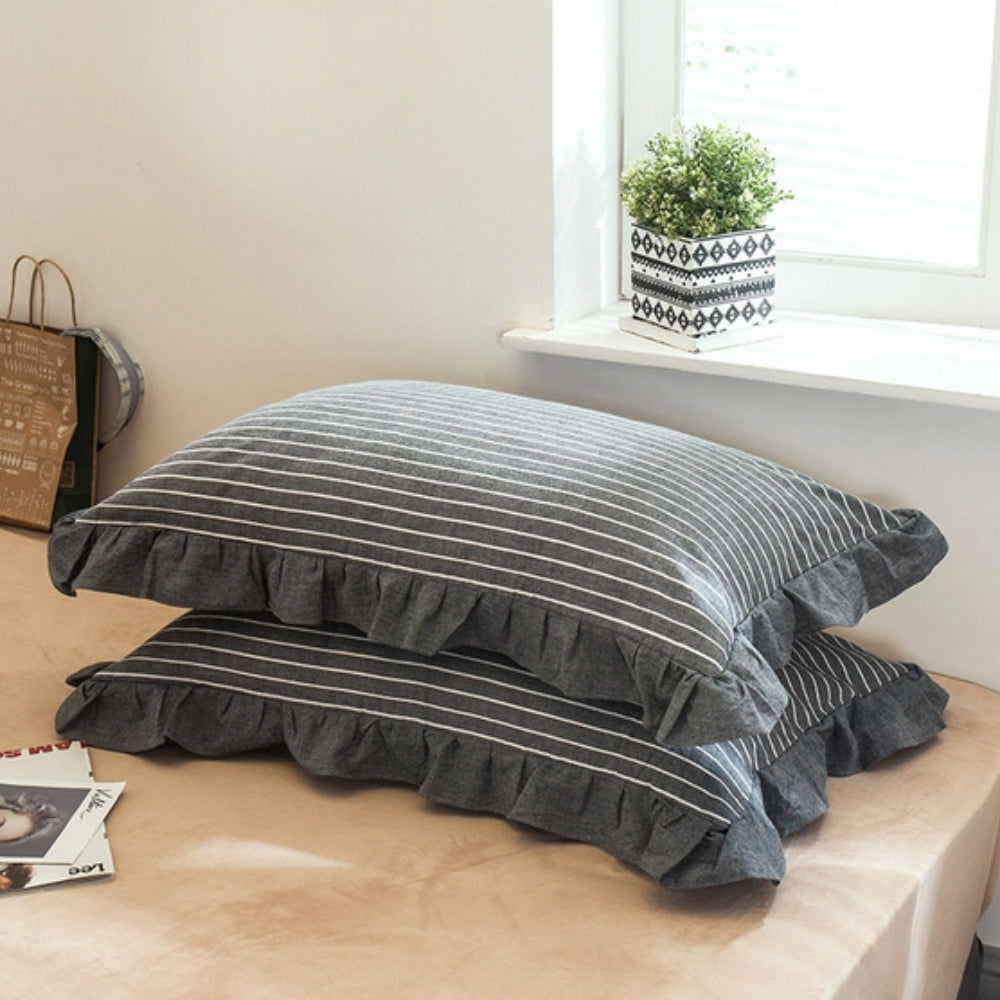 Mikrofiberpudebetræk i queen-size — flæsekant, lynlås, vintage-striber
