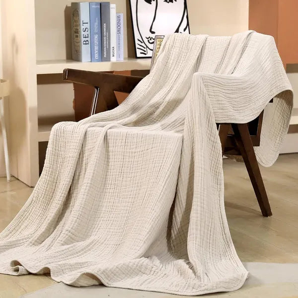 Breathable Polyester Plush Throw Blanket — Soft Year-Round Layer