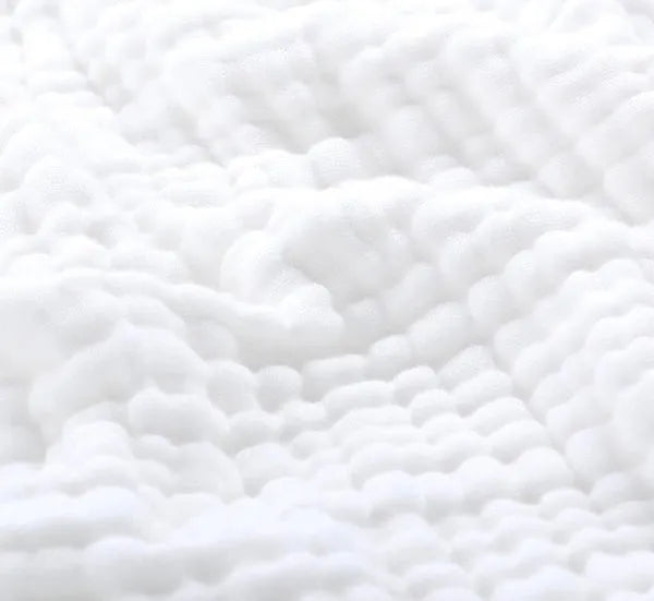 Breathable Polyester Plush Throw Blanket — Soft Year-Round Layer