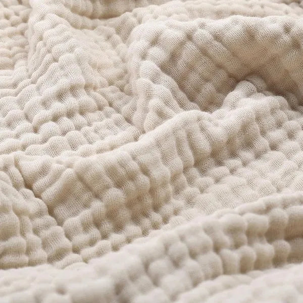 Breathable Polyester Plush Throw Blanket — Soft Year-Round Layer