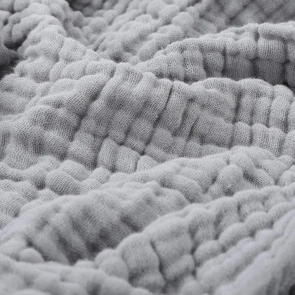 Breathable Polyester Plush Throw Blanket — Soft Year-Round Layer
