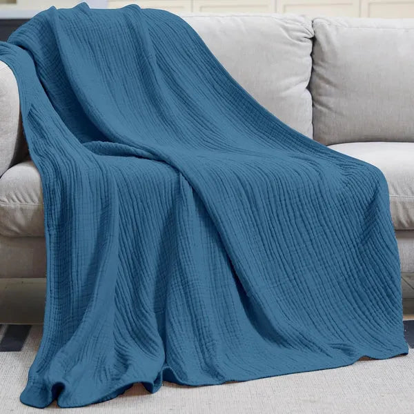 Breathable Polyester Plush Throw Blanket — Soft Year-Round Layer